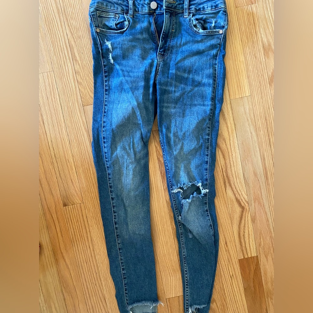 Zara High Waisted Skinny Jeans, adorable rips on knees and fray at bottoms